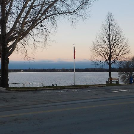 The Lakeview Inn Lac du Bonnet Экстерьер фото