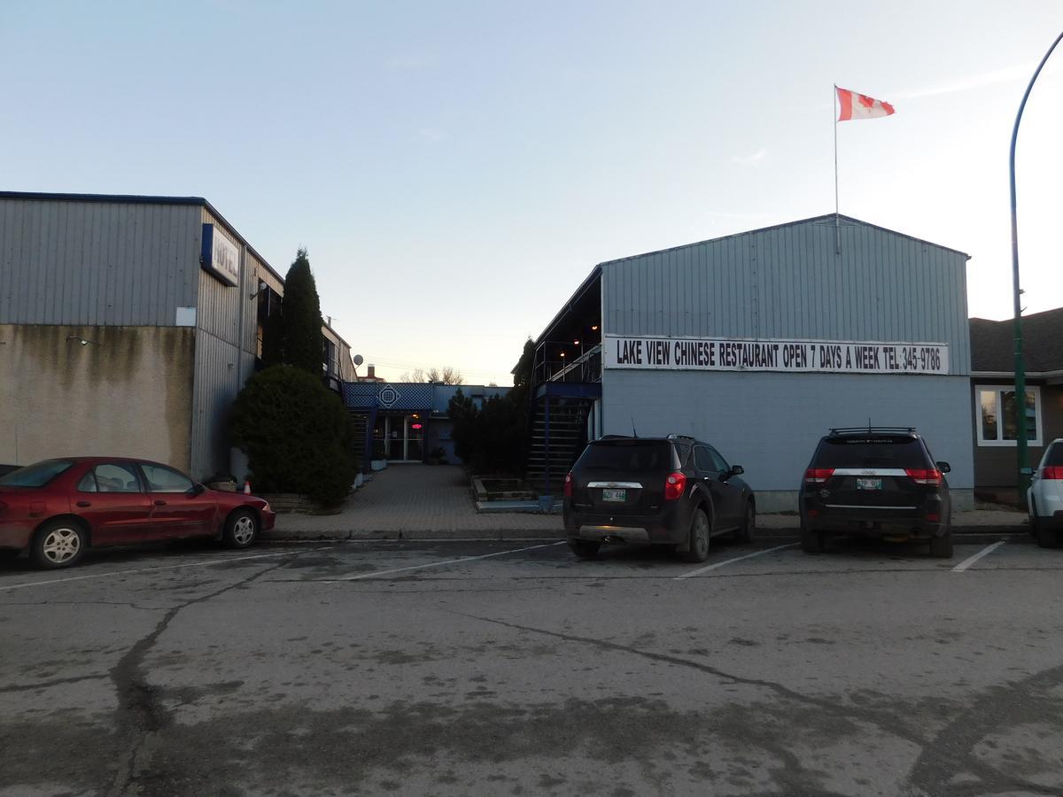 The Lakeview Inn Lac du Bonnet Экстерьер фото