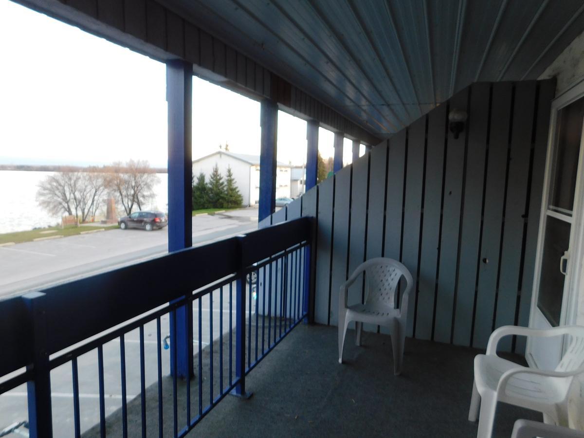 The Lakeview Inn Lac du Bonnet Экстерьер фото