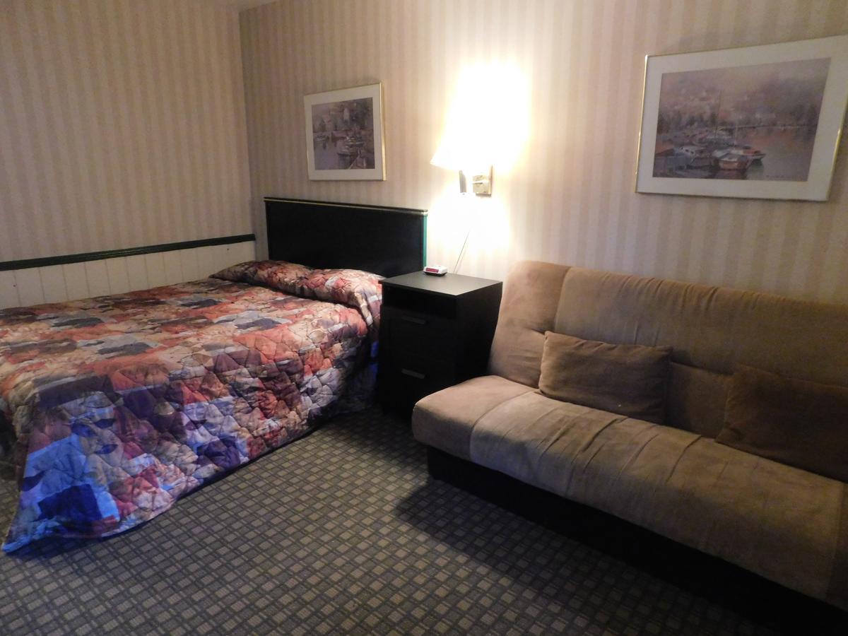 The Lakeview Inn Lac du Bonnet Экстерьер фото